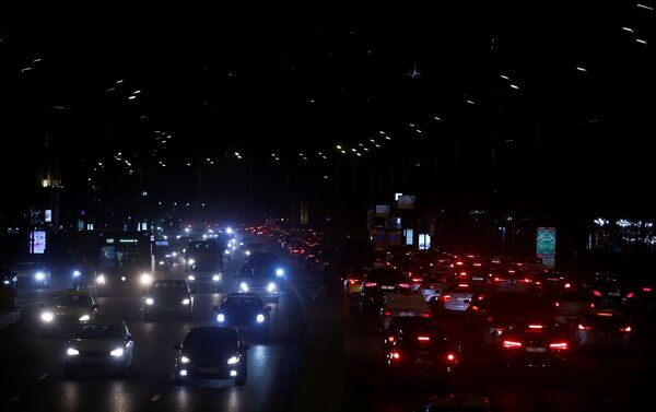 Dünya'da iklim değişikliğine karşı yer yıl düzenlenen ışıkları kapatma organizasyonuna dahil olan Rusya'nın başkenti Moskova'da Kremlin, Federasyon Konseyi ve Rusya hükümeti binaları ile bazı diğer binaların dış cephe ışıkları bir saatliğine kapatıldı. - Sputnik Türkiye