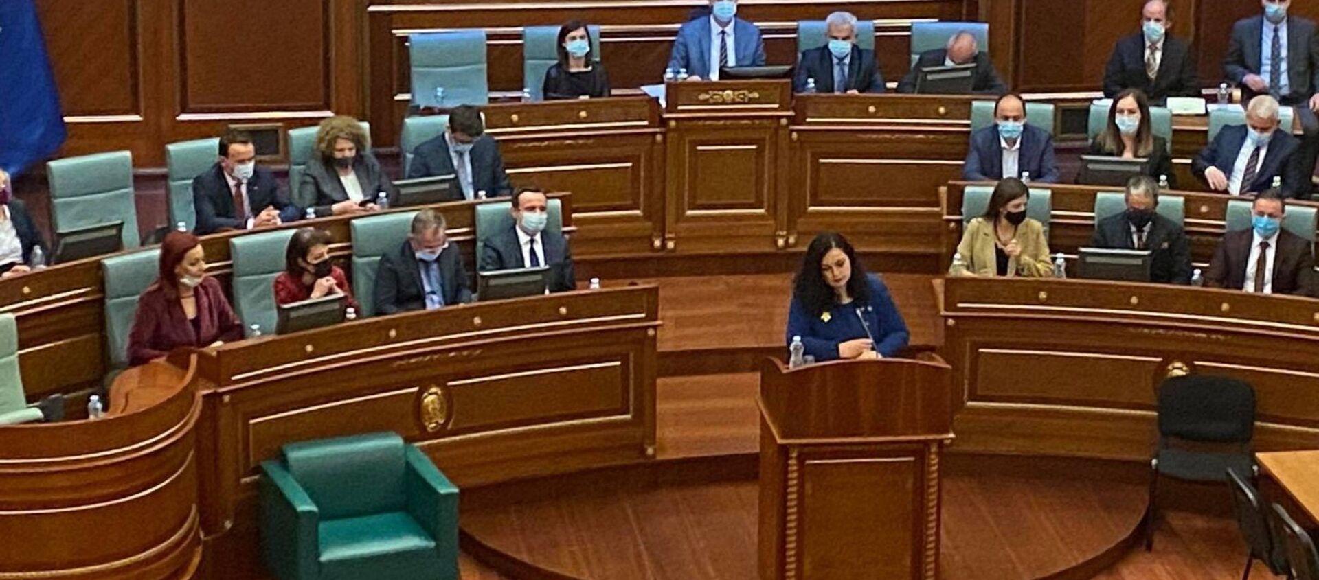 Kosova’nın yeni Cumhurbaşkanı seçilen Vjosa Osmani, Mecliste yaptığı konuşmada, “Bugün Kosova bir kadın cumhurbaşkanı seçti dedi. - Sputnik Türkiye, 1920, 05.04.2021