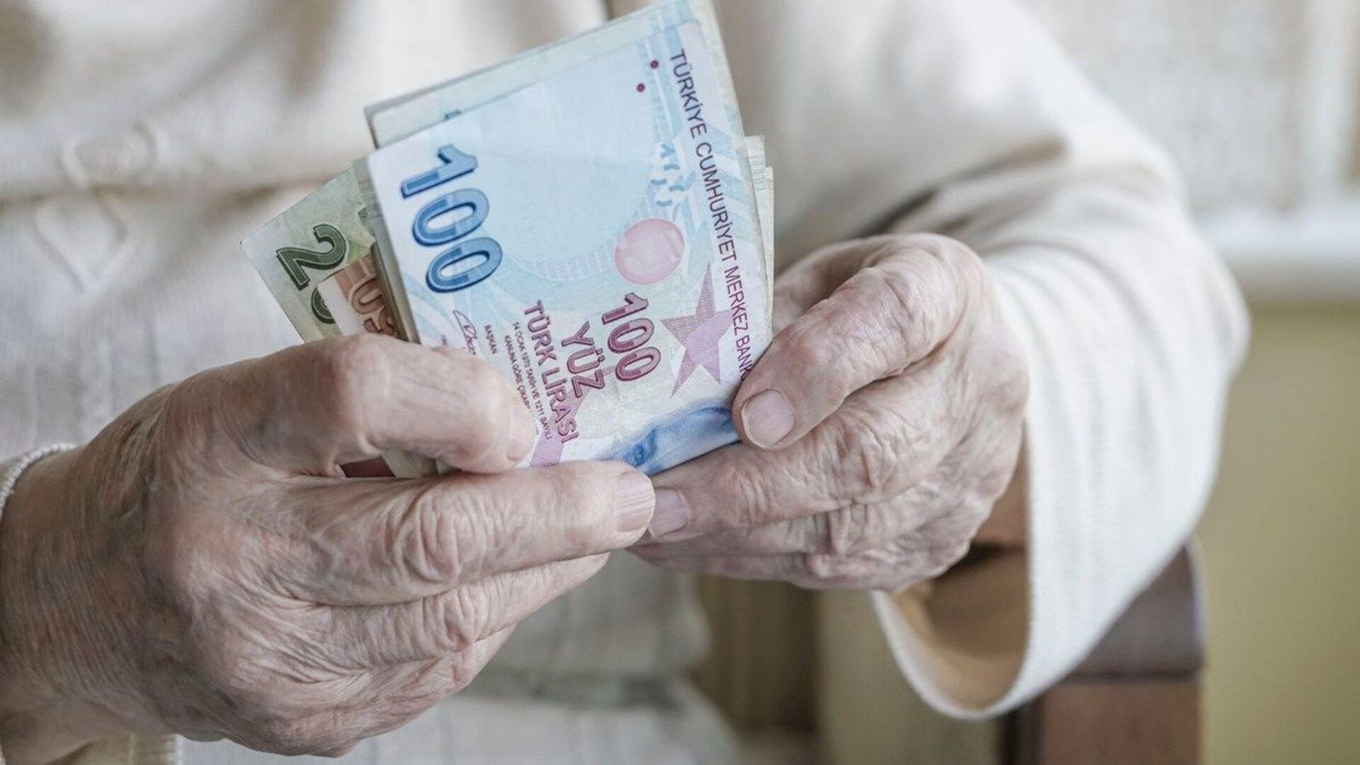 Emekli aylıklarında artış talebi: 'En düşük emekli aylığı, asgari ücret seviyesine yükseltilmeli' - 12.03.2023, Sputnik Türkiye