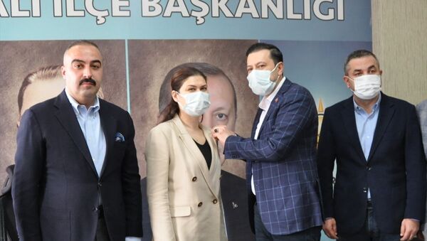 Torbalı’da Deva Partili meclis üyesi, AK Parti'ye geri döndü - Sputnik Türkiye