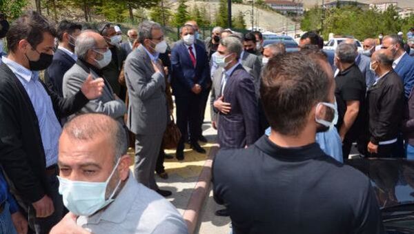 AK Parti Genel Başkan Yardımcısı Ünal, dayısının cenazesine katıldı - Sputnik Türkiye
