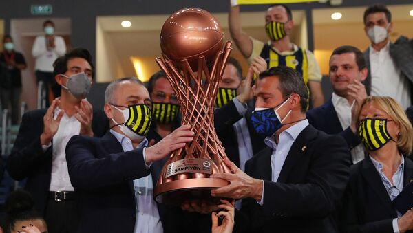 Fenerbahçe Başkanı Ali Koç'tan yenilgisiz şampiyonluk açıklaması - Sputnik Türkiye