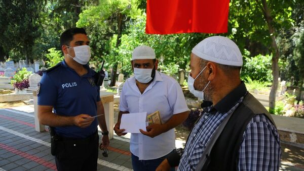 Mezarlıkta ‘korsan hoca’ denetimi: Polis inanmadı, tek tek dua okuttu - Sputnik Türkiye