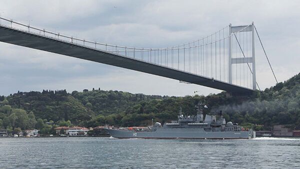 Rus ve İngi̇li̇z savaş gemi̇leri̇ 1 saat arayla Karadeni̇z'e açıldı - Sputnik Türkiye