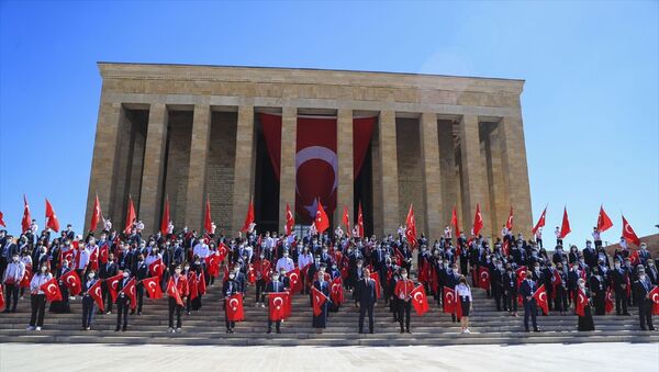 Gençlik ve Spor Bakanı Mehmet Muharrem Kasapoğlu, 19 Mayıs Atatürk'ü Anma, Gençlik ve Spor Bayramı dolayısıyla Anıtkabir'i ziyaret etti. - Sputnik Türkiye