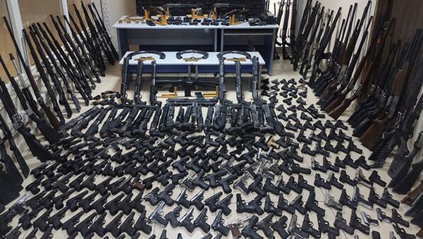 Batman'daki depoda 266 tabanca, 117 tüfek ele geçirildi - Sputnik Türkiye