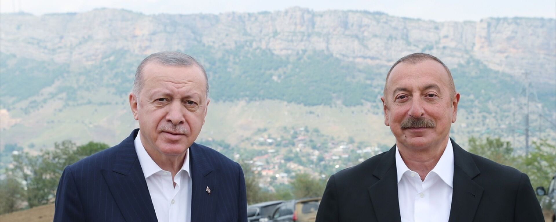 Türkiye Cumhurbaşkanı Recep Tayyip Erdoğan, Dağlık Karabağ'ın Şuşa şehrine geldi. Erdoğan, burada Azerbaycan Cumhurbaşkanı İlham Aliyev ile sohbet etti. - Sputnik Türkiye, 1920, 06.08.2021