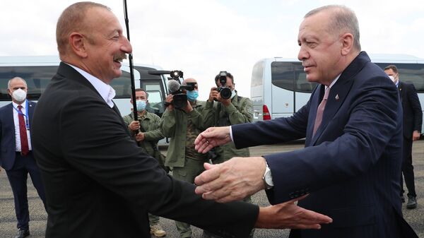 Cumhurbaşkanı Erdoğan, Fuzuli’de Aliyev tarafından karşılandı - Sputnik Türkiye