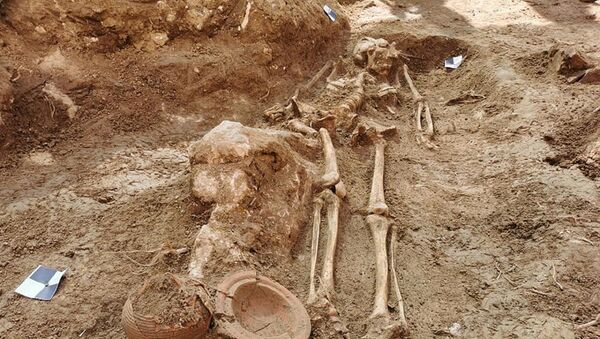 Hırvatistan’da çığır açan keşif: Bin 500 yıl öncesine ait çok iyi korunmuş bir mezar alanı ortaya çıkarıldı - Sputnik Türkiye