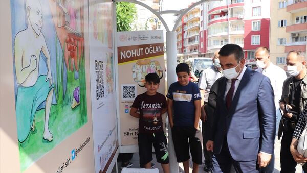 Siirt'te 'Masal Durakları Projesi': Otobüs bekleyen çocuklar karekodla masal dinleyebilecek - Sputnik Türkiye