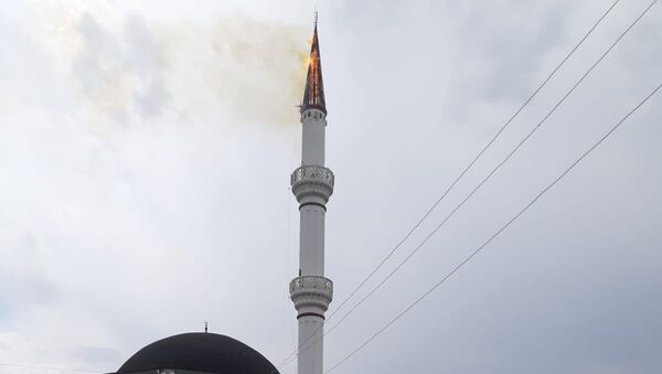 Tokat'ta yıldırım isabet eden caminin minaresi alev aldı - Sputnik Türkiye