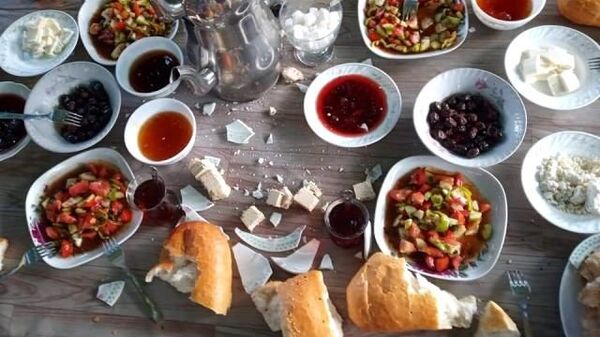 Kahvaltı sofrasının ortasına ‘yorgun mermi’ düştü - Sputnik Türkiye