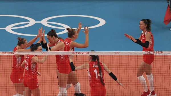  A Milli Kadın Voleybol Takımı, Güney Kore'ye 3-2 yenilerek çeyrek finalde olimpiyatlara veda etti  - Sputnik Türkiye