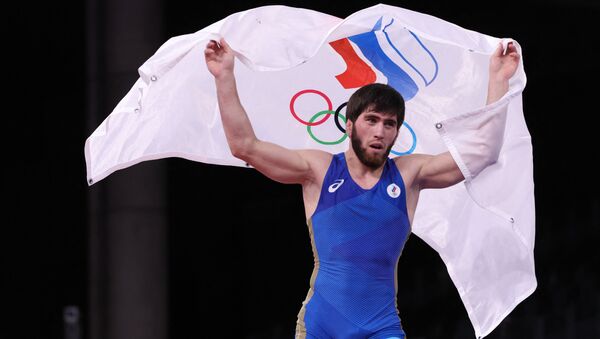 Rus güreşçi Uguyev, Tokyo'da altın madalya kazandı - Sputnik Türkiye