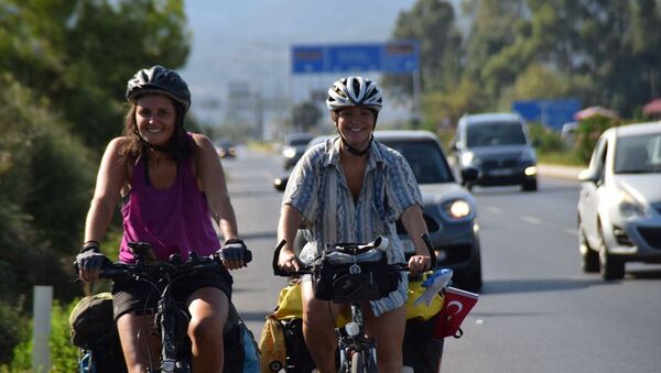 Avusturya’dan bisikletle Türkiye'ye gelen 3 kadın - Sputnik Türkiye