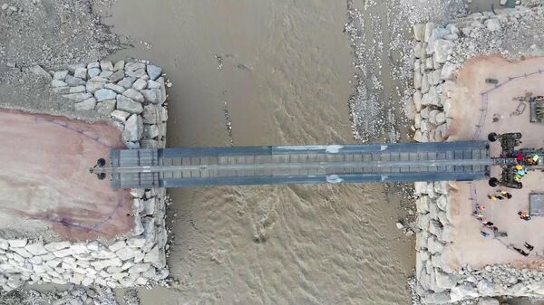 Ayancık'ta selin yıktığı köprünün yerine askeri köprü - Sputnik Türkiye