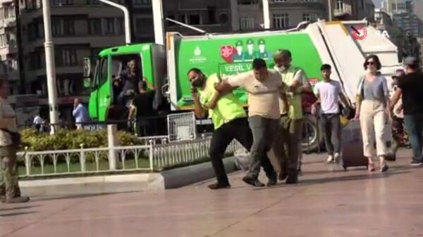 Taksim Meydanı’nda İBB çalışanları birbirine girdi!
 - Sputnik Türkiye