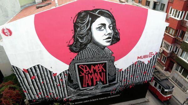 Sevmek Zamanı filmi mural çalışması - Sputnik Türkiye