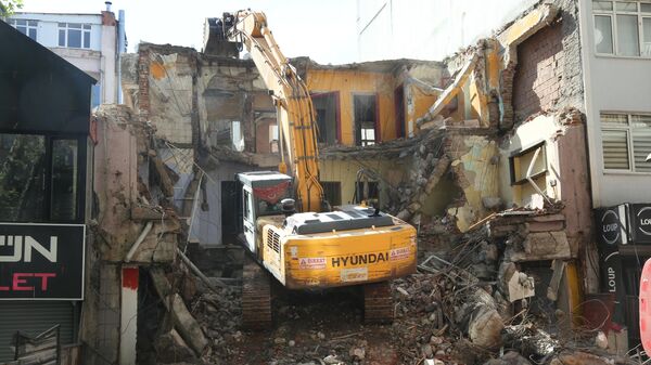 Gölcük depreminde ağır hasar gören bina 22 yıl sonra yıkıldı - Sputnik Türkiye