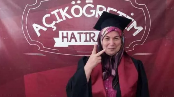 Açıköğretim'i bitirdi, 59 yaşında yüksek lisans öğrencisi oldu - Sputnik Türkiye