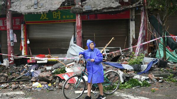 Sichuan depremi sonucu 150 tondan fazla 'Çin votkası' döküldü - Sputnik Türkiye