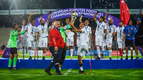Avrupa şampiyonu Ampute Futbol Milli Takımı, kupasını aldı  - Sputnik Türkiye