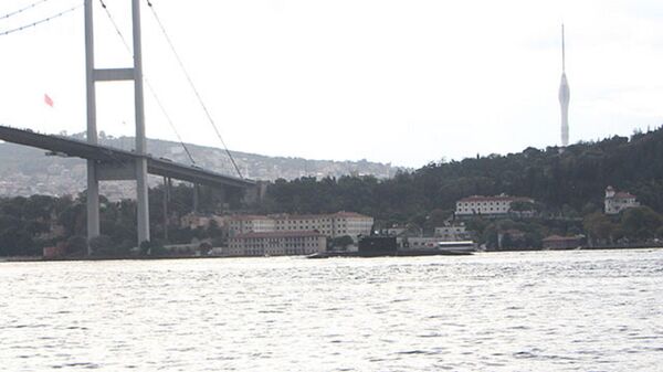 Rus denizaltı İstanbul Boğazı'ndan geçti
 - Sputnik Türkiye