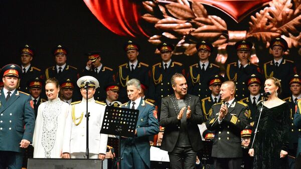 Haluk Levent, Rus Kızıl Ordu Korosu ile İstanbul'da konser verdi
 - Sputnik Türkiye