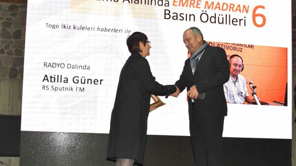 Mimarlar Odası’nın düzenlediği törende RS FM’den Atilla Güner, ödülünü aldı - Sputnik Türkiye