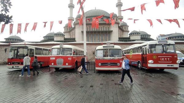Taksim Meydanı’nda nostaljik otobüs sergisi - Sputnik Türkiye