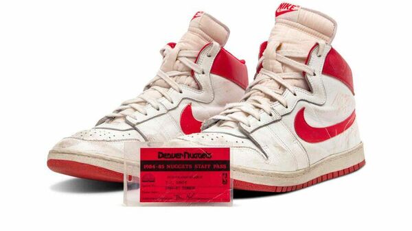Michael Jordan'ın ilk sezon giydiği ayakkabılar  - Sputnik Türkiye