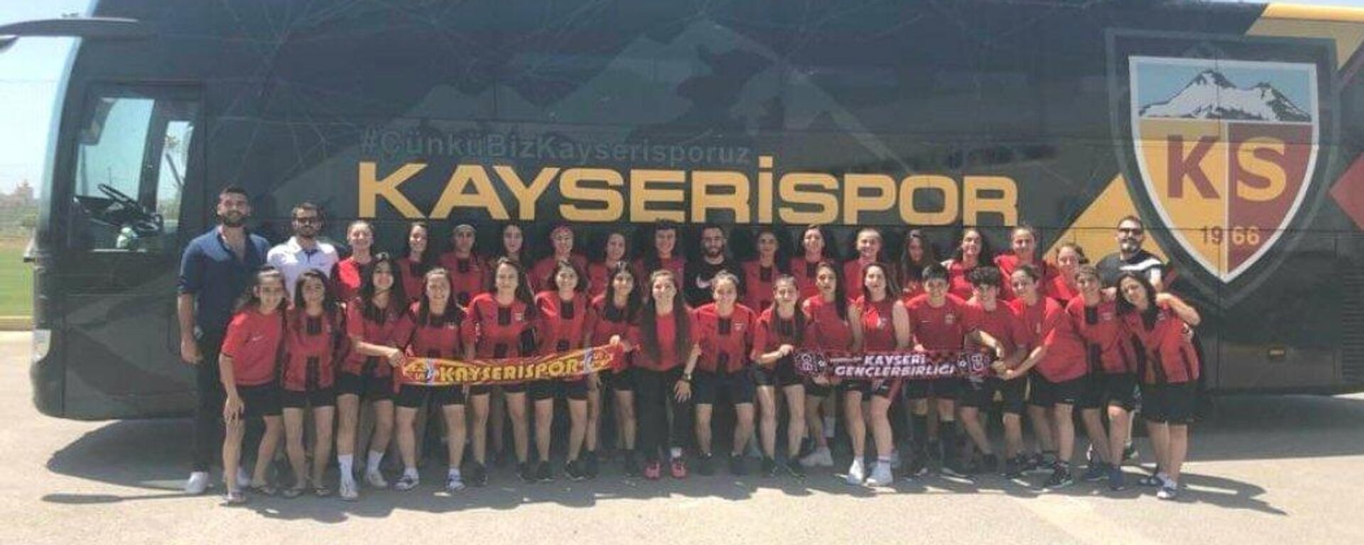 Kayserispor kadın futbol takımı - Sputnik Türkiye, 1920, 18.10.2021