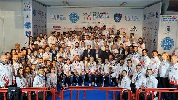 İtalya'da düzenlenen Dünya Kick Boks Şampiyonası'nda Türk sporcular, 8 altın, 14 gümüş ve 20 bronz olmak üzere toplamda 42 madalya elde etti. - Sputnik Türkiye