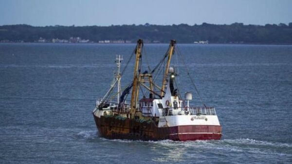 Fransa karasularında izinsiz avlanan İngiliz balıkçı teknesine el koydu - Sputnik Türkiye
