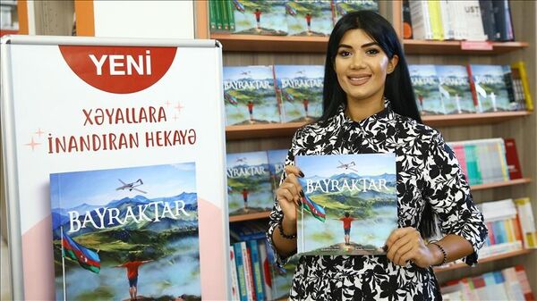 Selçuk Bayraktar'ın hayatı Azerbaycanlı çocuklar için kitaplaştırıldı - Sputnik Türkiye