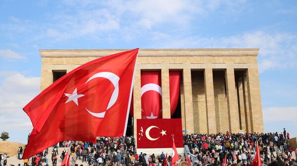 Cumhuriyet’in 98’inci yıl dönümünde binlerce kişi Anıtkabir’i ziyaret ediyor - Sputnik Türkiye
