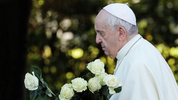 Katoliklerin 'Ölüler Günü' münasebetiyle asker mezarığı ziyaret eden Papa Francis, tüm silah şirketlerine 'Artık durun' çağrısı yaptı. - Sputnik Türkiye