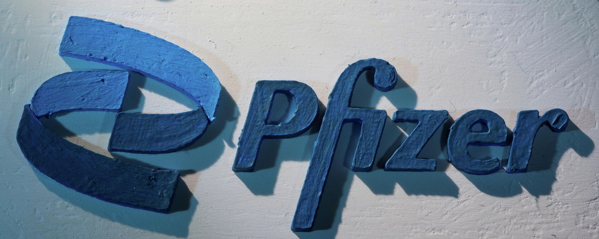 Pfizer logosu ve Pfizer ilaçları - Sputnik Türkiye, 1920, 05.11.2021