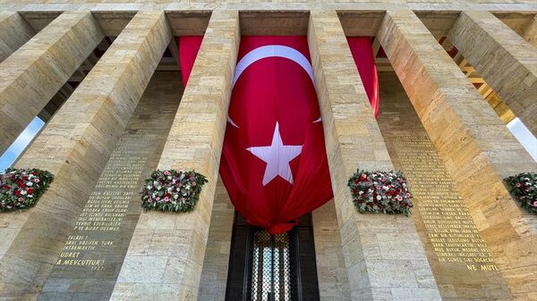 Türkiye Cumhuriyeti'nin kurucusu Büyük Önder Mustafa Kemal Atatürk, ebediyete intikalinin 83. yılında Anıtkabir'de düzenlenen devlet töreniyle anıldı. - Sputnik Türkiye