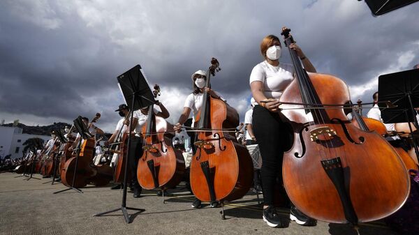 Venezüella'da 12 bin kişilik orkestrayla rekor denemesi - Sputnik Türkiye
