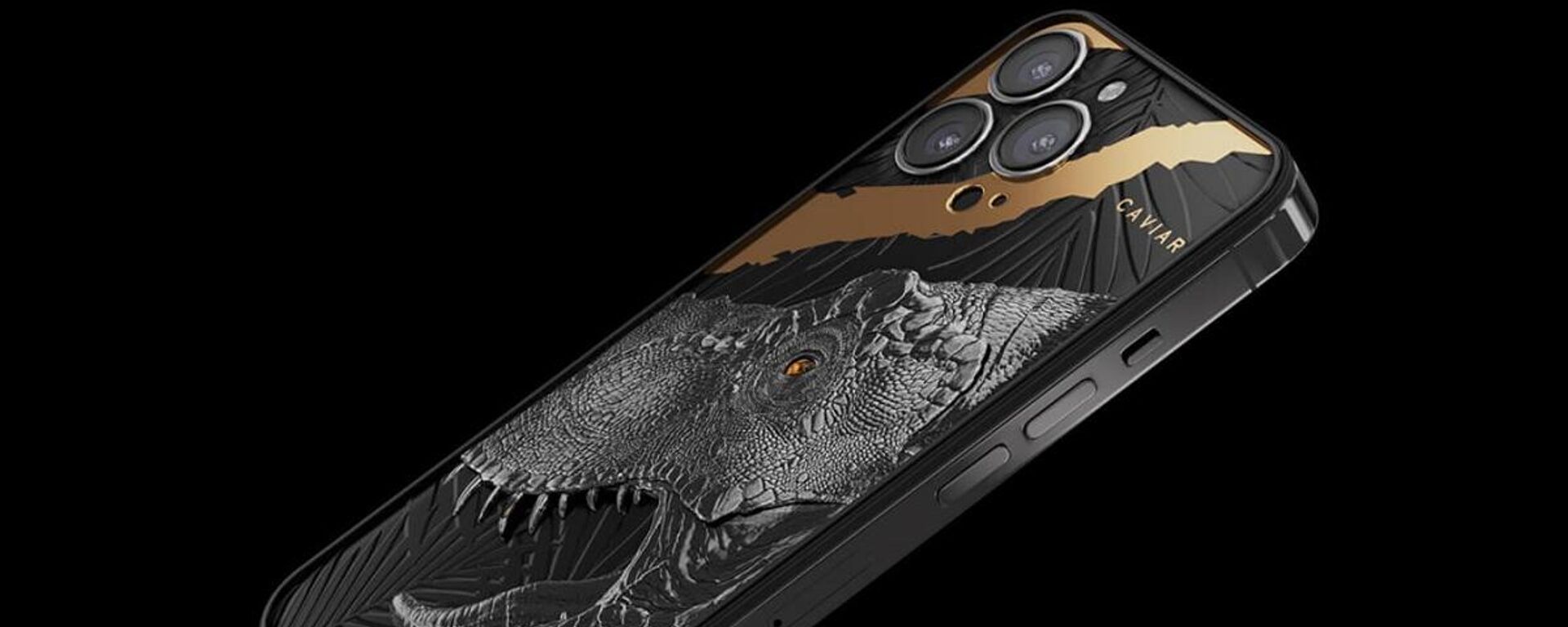Rus lüks aksesuar üreticisi Caviar, üzerinde 80 milyon yıllık gerçek bir T-Rex dinozor dişinin bulunduğu, fiyatı 9 bin 150 dolar olan bir iPhone 13 Pro Max üretti. - Sputnik Türkiye, 1920, 15.11.2021
