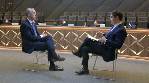 NATO Genel Sekreteri Jens Stoltenberg, Axios'dan Jonathan Swan'ın sorularını yanıtlarken - Sputnik Türkiye