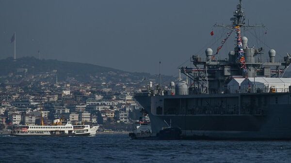 Amerikan Donanması'nın amiral gemisi Mount Whitney, Sarayburnu - Sputnik Türkiye