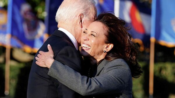 ABD Başkanı Joe Biden, ekonomi planının ilk aşamasını oluşturan yaklaşık 1 trilyon dolarlık altyapı paketini onayladı. - Sputnik Türkiye