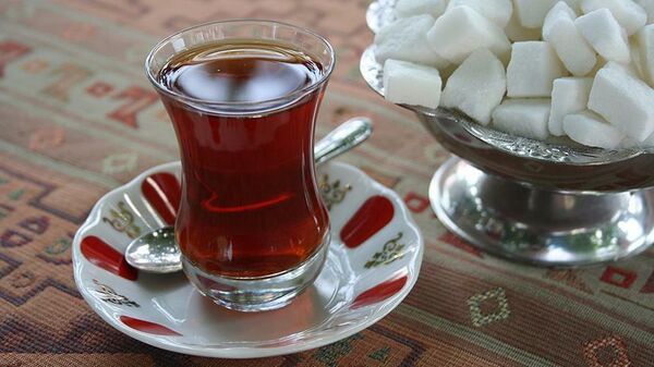 Çay bardağı, kıtlama şeker, ince belli bardak - Sputnik Türkiye