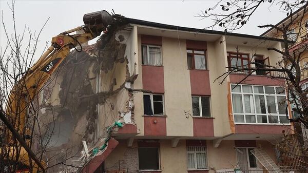 Keçiören'deki Onbirler Apartmanı'nın yıkımına başlandı - Sputnik Türkiye