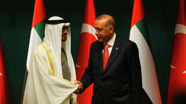 Cumhurbaşkanı Recep Tayyip Erdoğan ve Abu Dabi Veliaht Prensi Şeyh Muhammed bin Zayed El Nahyan huzurunda birçok alanda önemli işbirliklerini kapsayan 10 anlaşma imzalandı. - Sputnik Türkiye