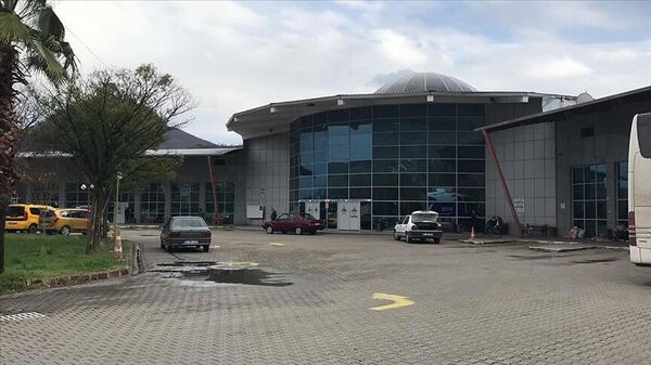 Zonguldak'ta fırtınanın etkisiyle otobüs terminalinin asma tavanı çöktü - Sputnik Türkiye