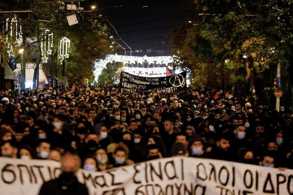 Alexis'in öldürülmesinin ardından başkent Atina başta olmak üzere Yunanistan’ın birçok kentinde 2 hafta süren gösteriler yaşanmıştı. - Sputnik Türkiye