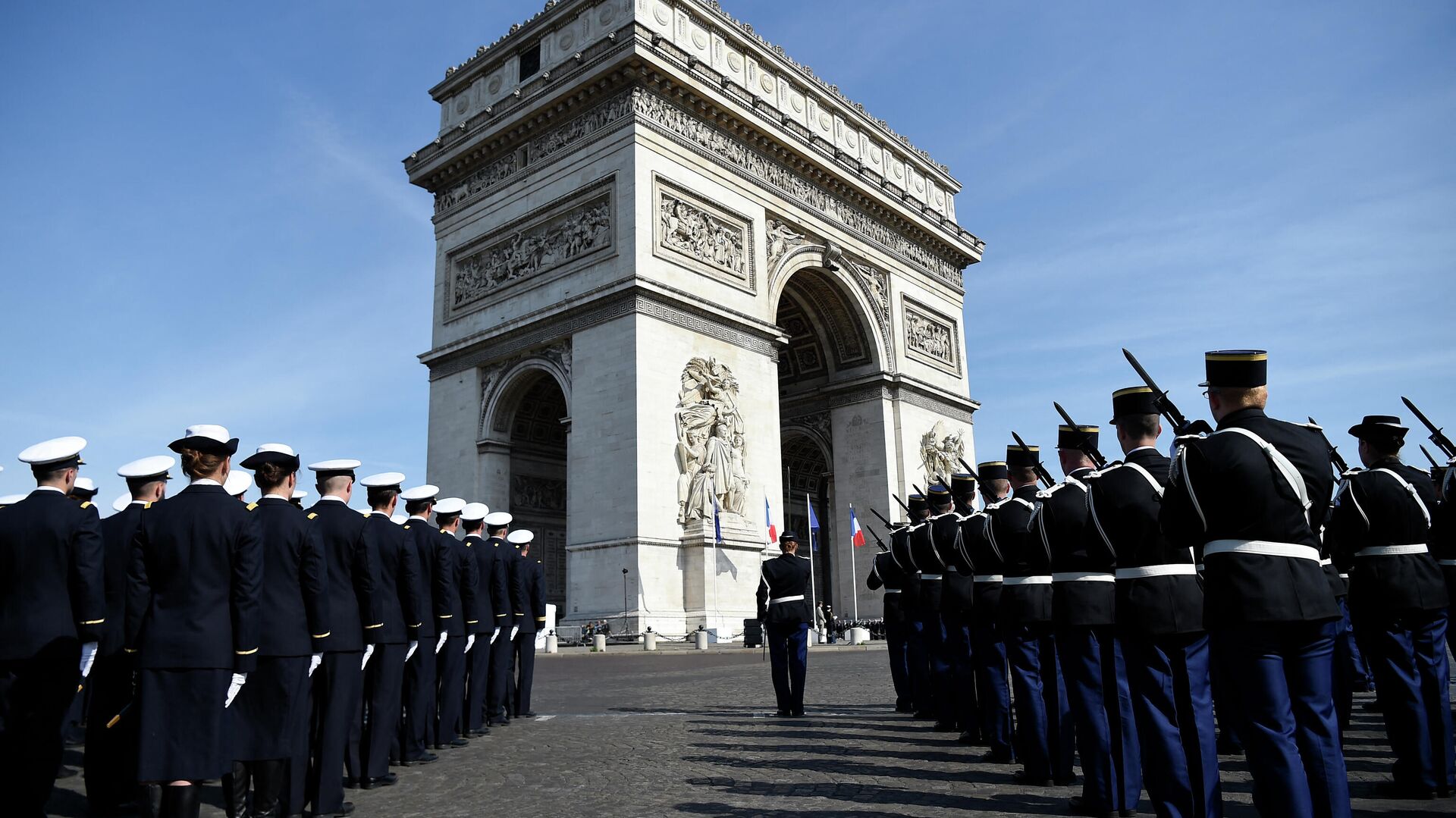 10 мая в европе. 8 Мая во Франции. Парад во Франции 8 мая. 8 Мая — день Победы в Европе Франция. День Победы во Франции 8 мая.